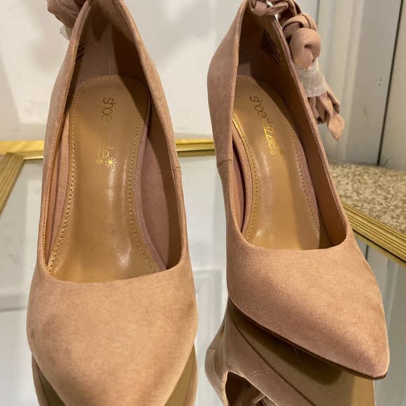 Heels - Picture 3 of 3